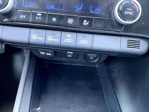 Used 2023 Hyundai Elantra SEL FWD image 31