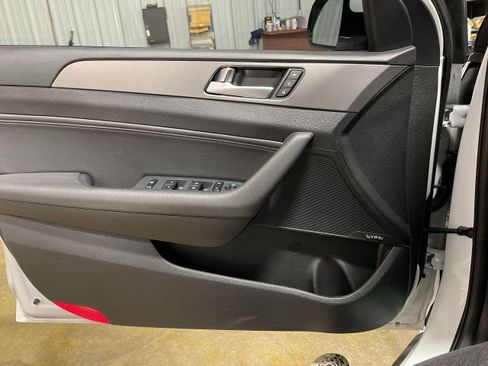 Used 2017 Hyundai Sonata Limited 2.0T FWD image 12