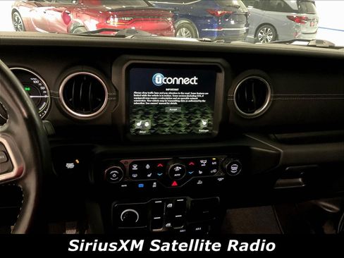 Used 2023 Jeep Wrangler Unlimited Sahara w/ Cold Weather Group AWD/4WD image 5