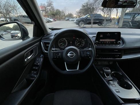 Used 2024 Nissan Rogue SV image 11