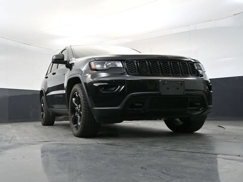 Used 2019 Jeep Grand Cherokee Laredo AWD/4WD image 25