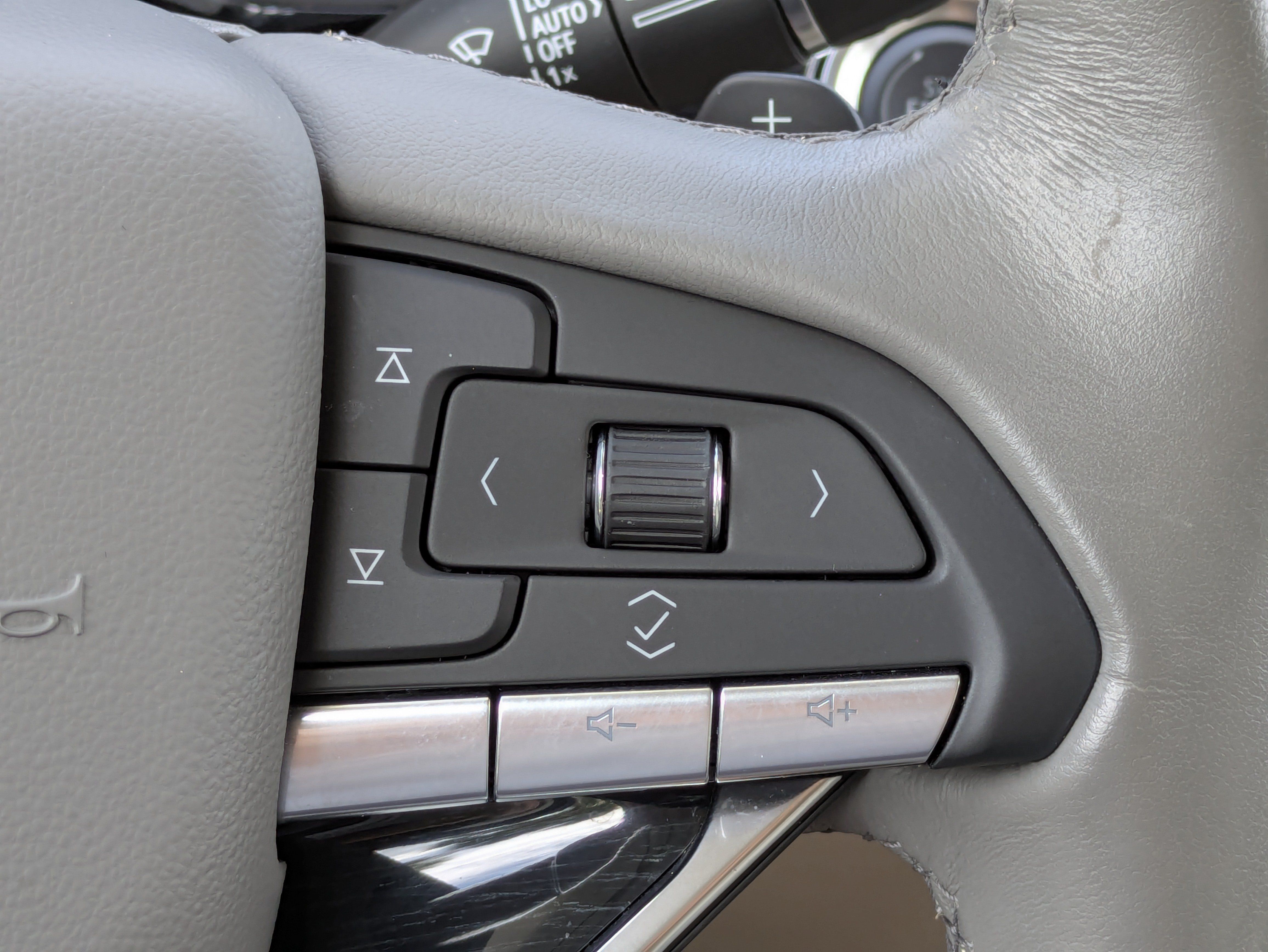 Certified 2024 Cadillac XT6 Premium Luxury FWD image 23