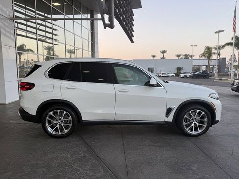 Used 2024 BMW X5 sDrive40i w/ Premium Package image 3