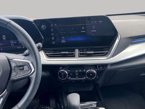 Used 2024 Chevrolet Trax LT w/ Driver Confidence Package FWD image 6