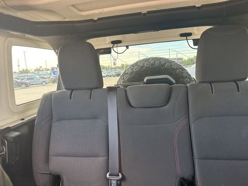 Used 2018 Jeep Wrangler Unlimited Rubicon image 18