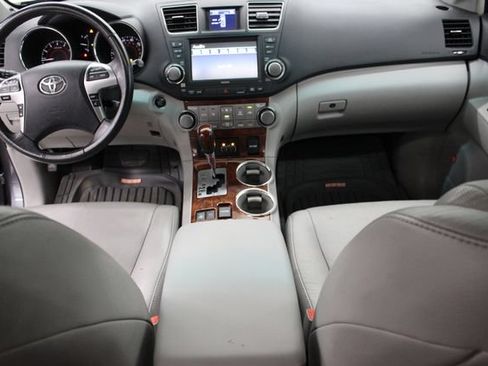 Used 2012 Toyota Highlander Limited w/ Tow Pkg AWD/4WD image 14