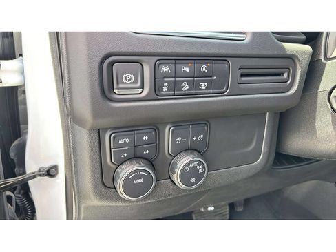 Used 2024 Chevrolet Tahoe Z71 w/ Luxury Package AWD/4WD image 20