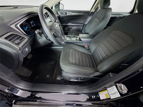 Used 2020 Ford Fusion SE image 11
