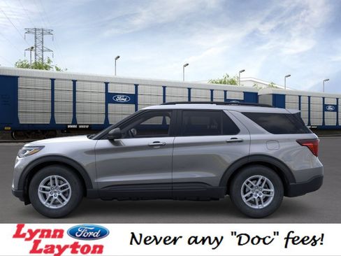 New 2026 Ford Explorer Active RWD image 3