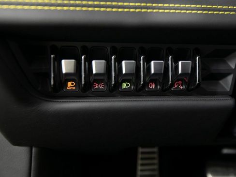 Used 2022 Lamborghini Huracan EVO image 29