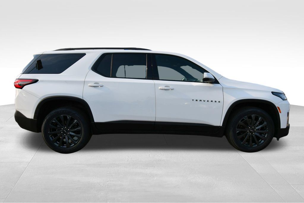 Used 2023 Chevrolet Traverse RS w/ LPO, Floor Liner Package AWD/4WD image 9