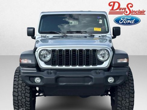 Used 2024 Jeep Wrangler Unlimited Sport AWD/4WD image 2