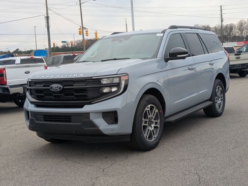 New 2026 Ford Expedition Active image 8