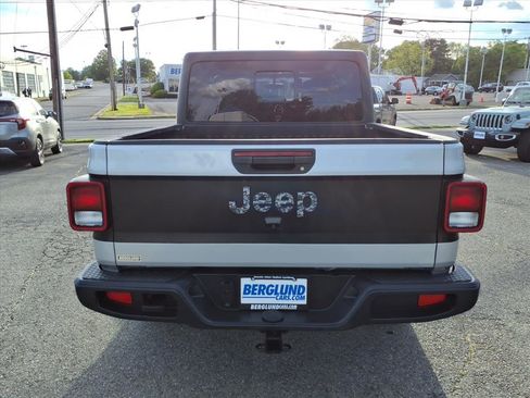 Used 2022 Jeep Gladiator Sport AWD/4WD image 5
