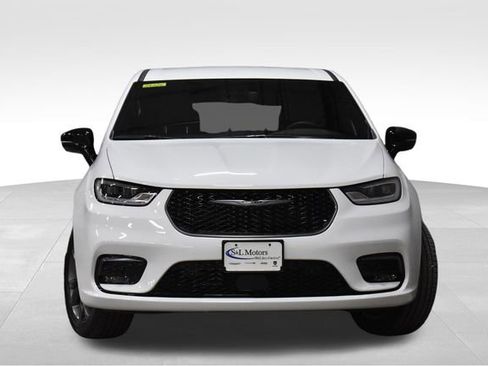 New 2026 Chrysler Pacifica Select image 5