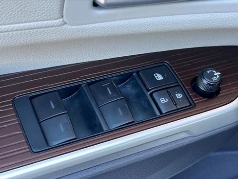 Certified 2022 Toyota Sienna XLE image 13