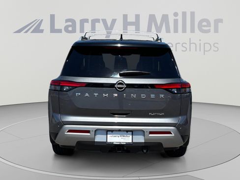 Used 2022 Nissan Pathfinder Platinum w/ Cargo Package FWD image 4