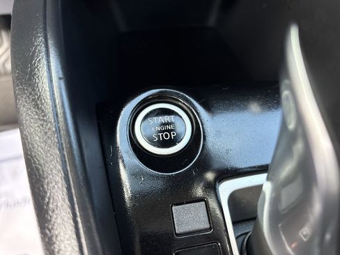 Used 2020 Nissan Versa SR image 28