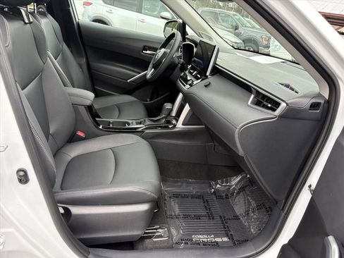 Used 2023 Toyota Corolla Cross XLE w/ Convenience Package image 17