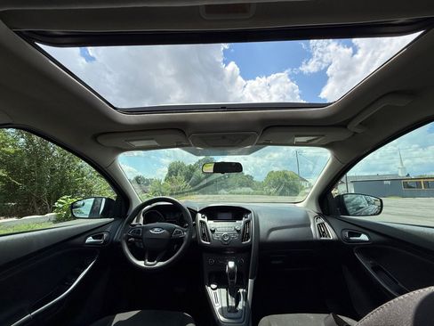 Used 2016 Ford Focus SE FWD image 12