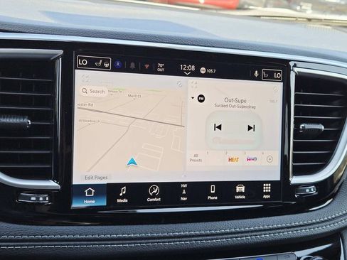 New 2026 Chrysler Pacifica Limited w/ Uconnect Theater Family Group image 24