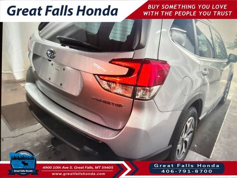 Used 2024 Subaru Forester Premium AWD/4WD image 3