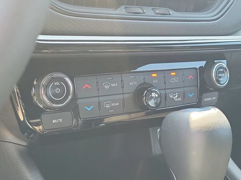 Certified 2025 Jeep Compass Trailhawk w/ Trailhawk Elite Group AWD/4WD image 32