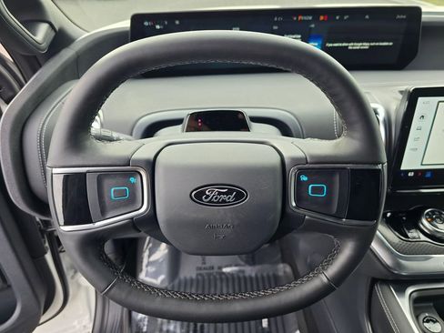 New 2026 Ford Expedition Platinum image 19