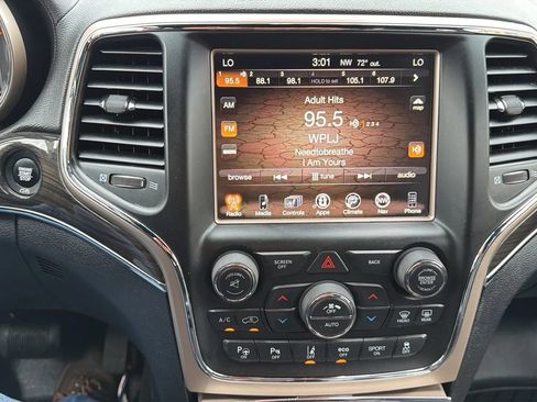 Used 2017 Jeep Grand Cherokee Overland w/ Jeep Active Safety Group AWD/4WD image 17
