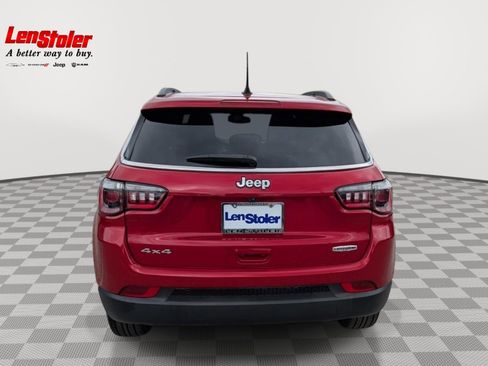 Used 2024 Jeep Compass Latitude w/ Sun and Sound Group AWD/4WD image 4