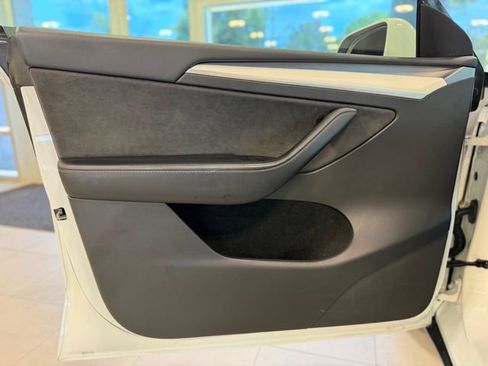 Used 2022 Tesla Model Y Performance AWD/4WD image 18