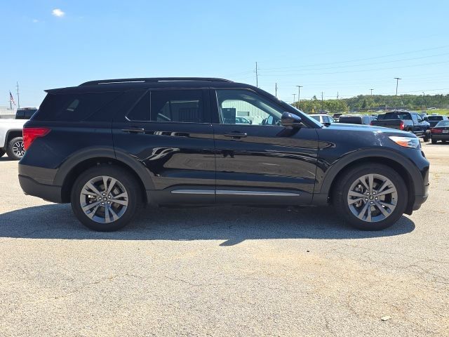 Used 2024 Ford Explorer XLT w/ Equipment Group 202A RWD image 6