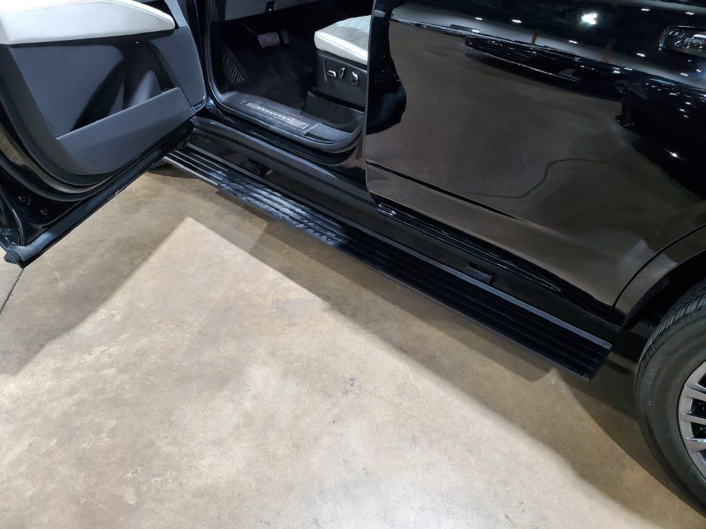Used 2025 Cadillac Escalade Sport Platinum w/ LPO, Floor Liner Package AWD/4WD image 43