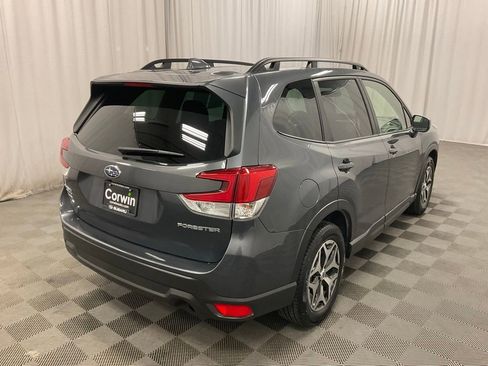 Used 2022 Subaru Forester Premium image 2