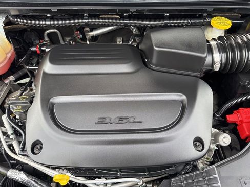 Used 2023 Chrysler Voyager LX image 43