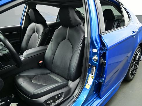 Used 2020 Toyota Camry XSE FWD image 12