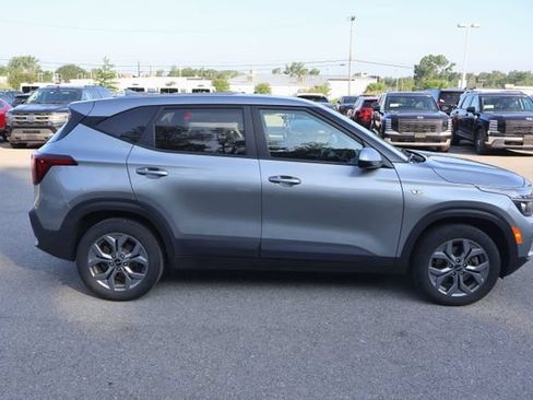 Used 2024 Kia Seltos LX AWD/4WD image 8