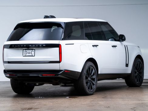 Used 2025 Land Rover Range Rover SE AWD/4WD image 6