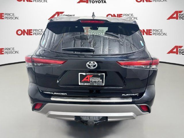 Used 2023 Toyota Highlander Platinum FWD image 6