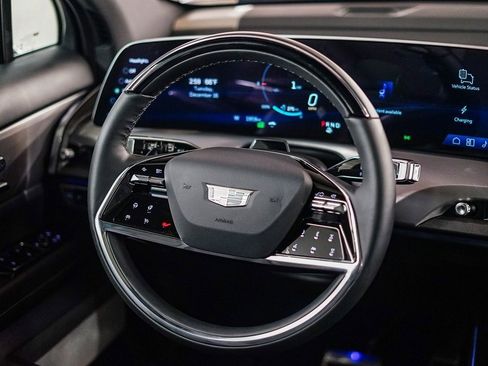 Used 2026 Cadillac Vistiq Sport image 16