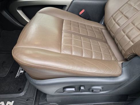 Used 2021 Nissan Titan Platinum Reserve w/ Moonroof Package image 26