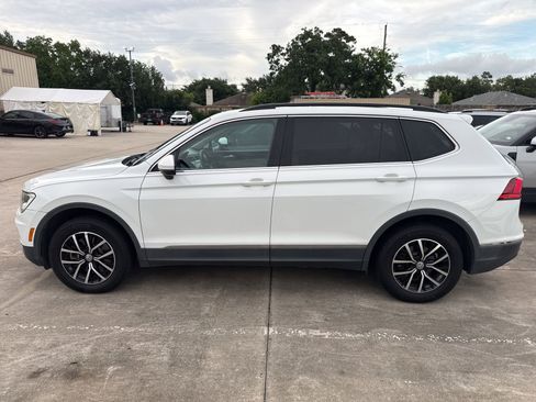 Used 2021 Volkswagen Tiguan SE FWD image 2