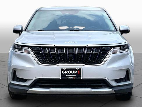 Used 2023 Kia Carnival LX image 4