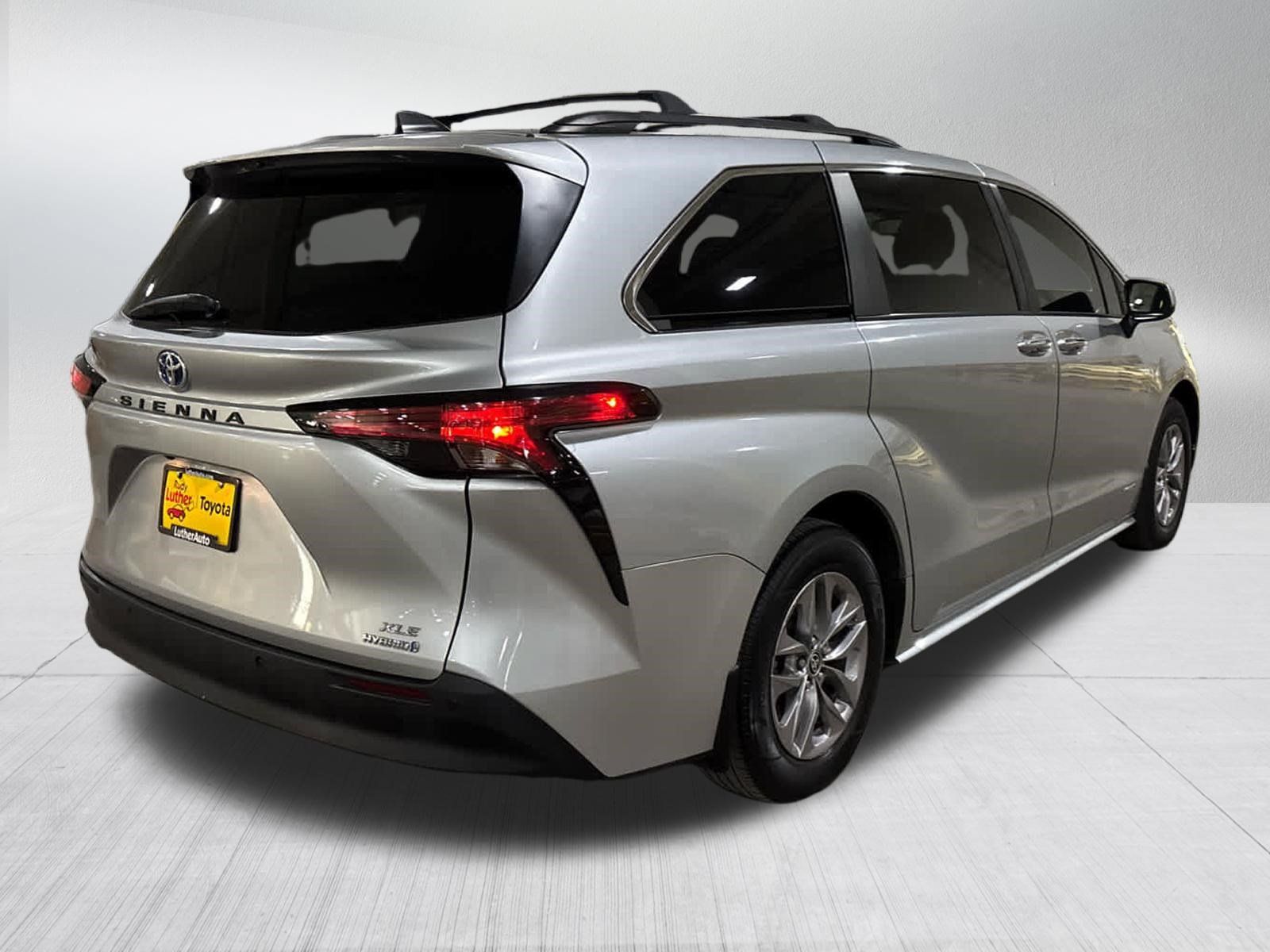 Used 2021 Toyota Sienna XLE AWD/4WD image 6