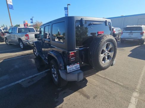 Used 2018 Jeep Wrangler Unlimited Sahara w/ Connectivity Group image 6