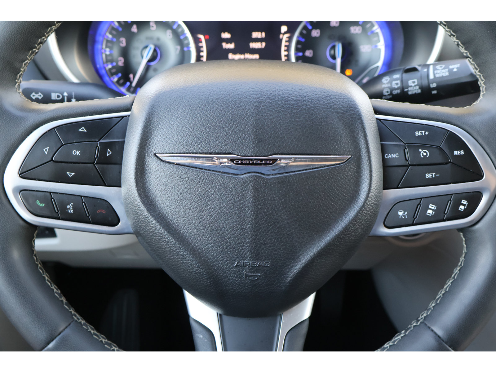 Used 2024 Chrysler Pacifica Touring-L FWD image 29