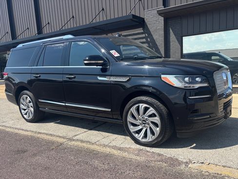 Used 2024 Lincoln Navigator L Reserve AWD/4WD image 3