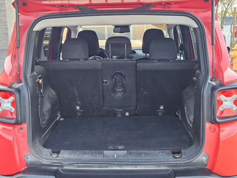 Used 2016 Jeep Renegade Latitude w/ Popular Equipment Group image 20