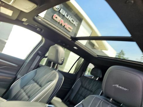 Used 2025 Buick Enclave Avenir w/ Super Cruise Package AWD/4WD image 25