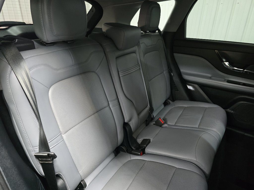 Used 2021 Lincoln Corsair AWD w/ Premium Package image 17